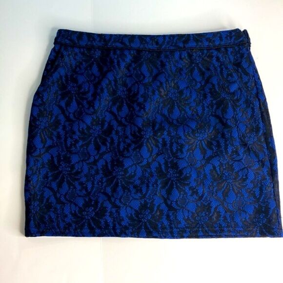 MOON COLLECTION Black Lace Covered Blue Mini Skirt - Picture 1 of 6